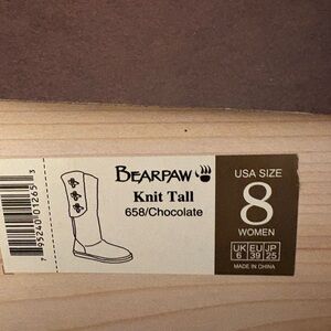 Woman’s Bearpaw knit boots. Size 8